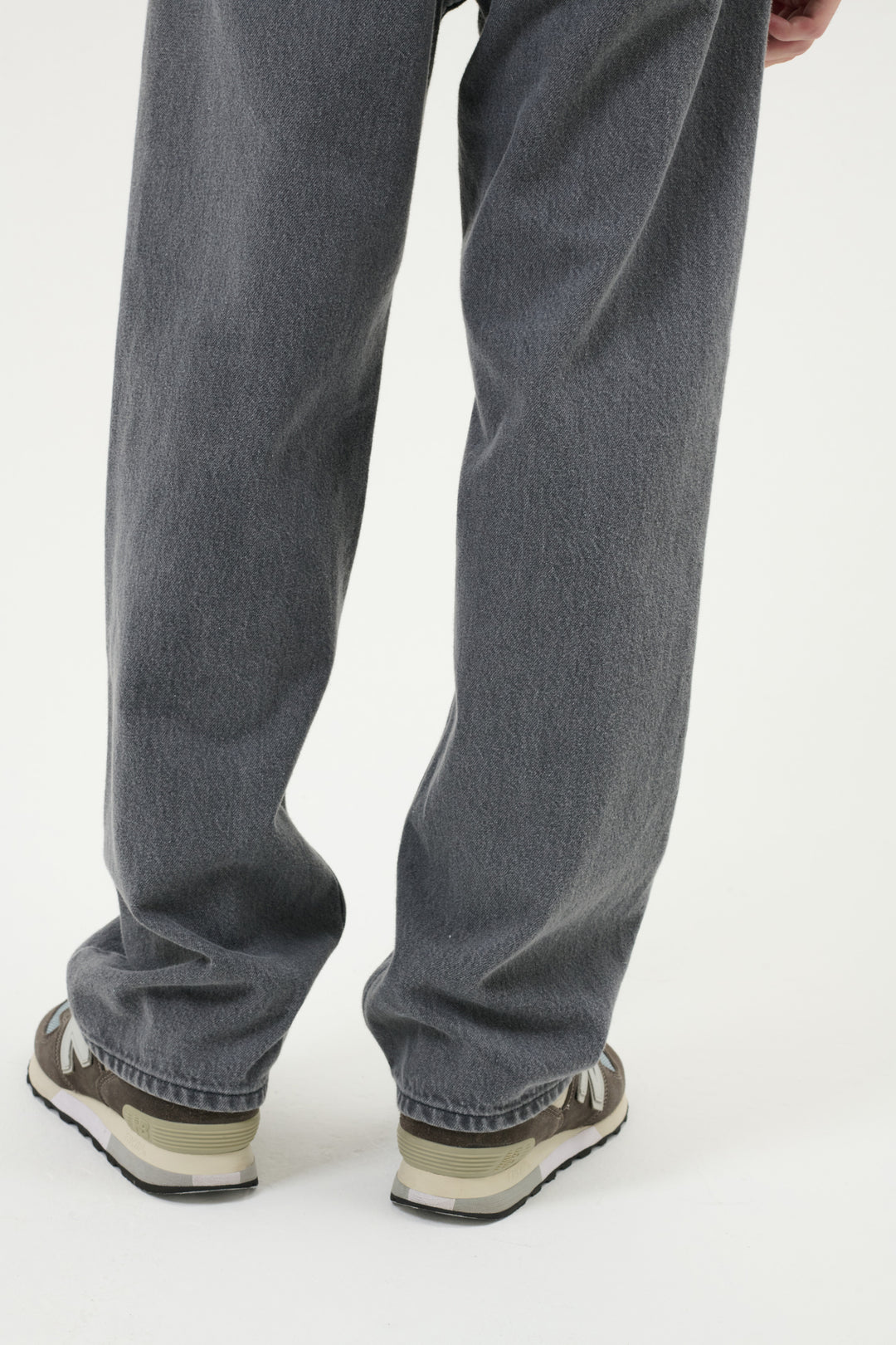 Standard Jean Bleach Dyed - Grey