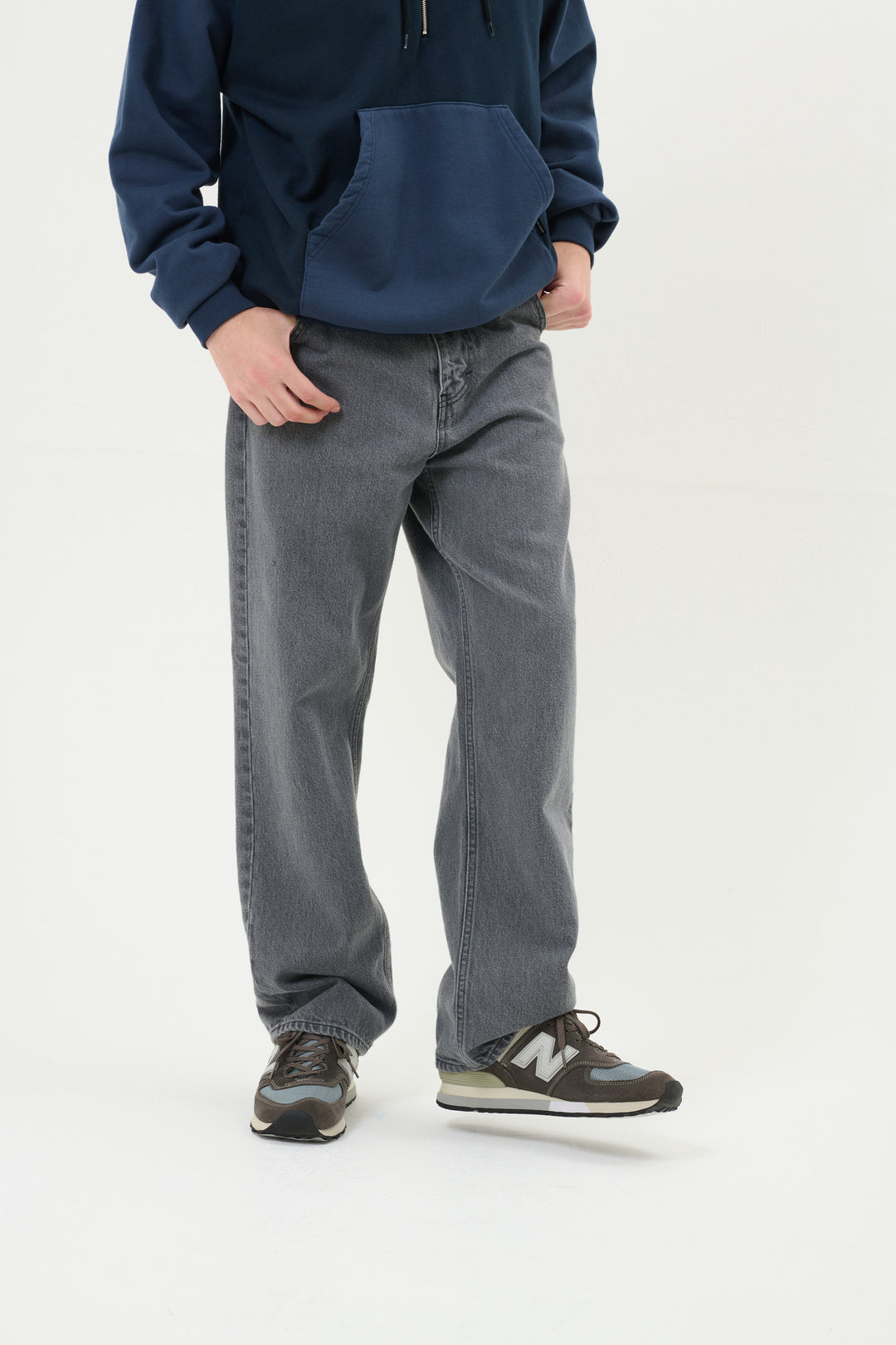 Standard Jean Bleach Dyed - Grey