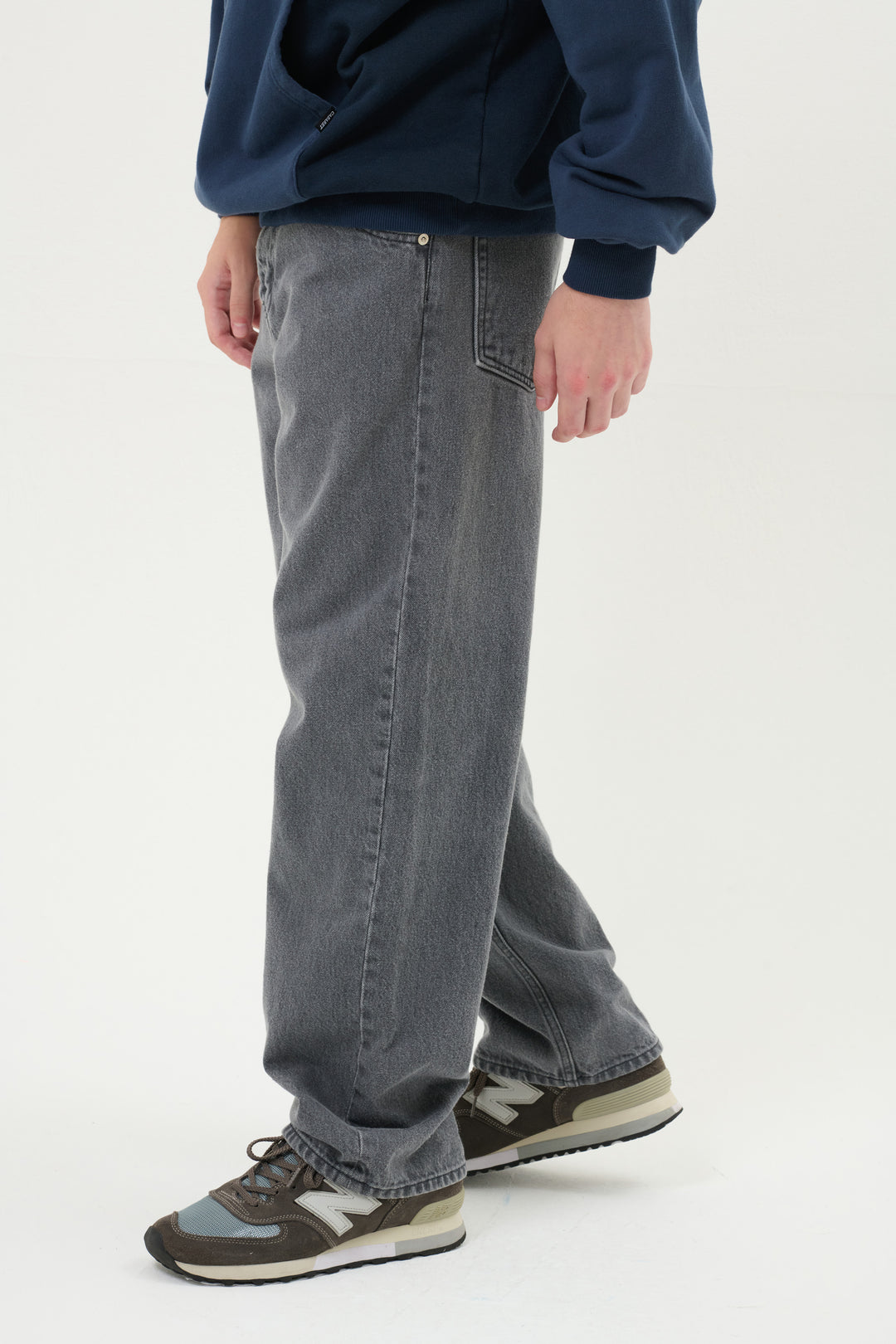 Standard Jean Bleach Dyed - Grey